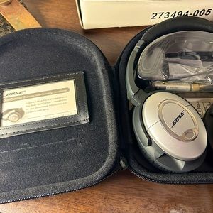 Vintage Bose Quiet Comfort 2 Noise Canceling Headphones (NEW)